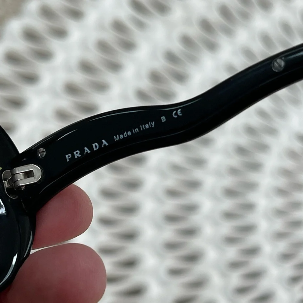 Prada - Picture 2 of 9